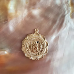Collier médaille DENTELLE